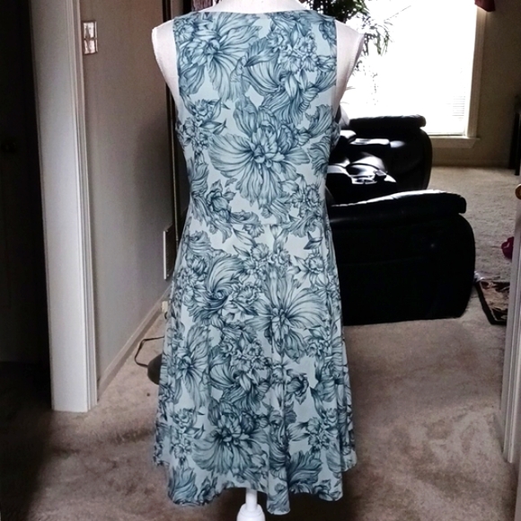 BALANCE Collection Floral Flowing Dress - Picture 6 of 7